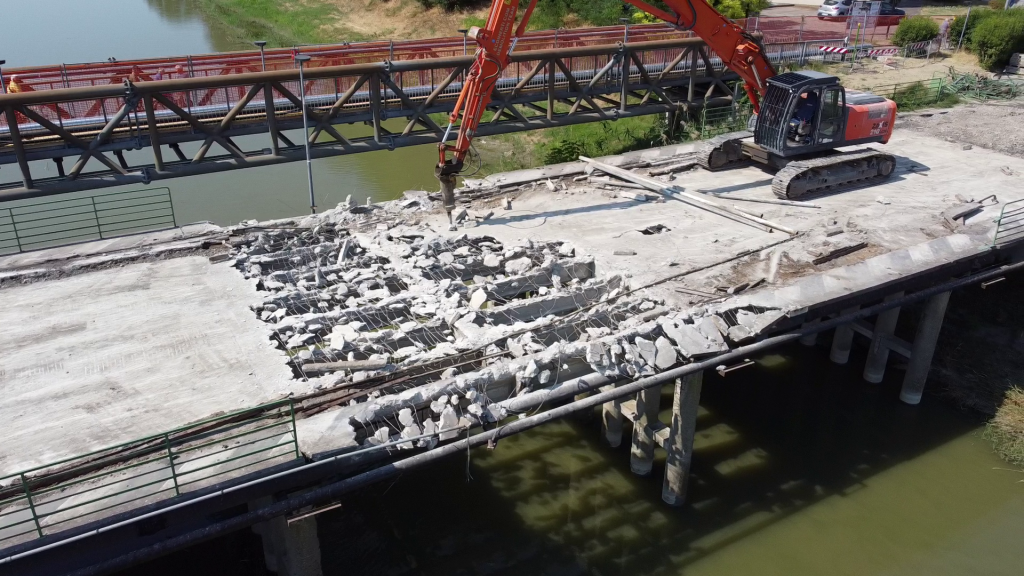 Bondeno: E' iniziata la demolizione <br> del Ponte Rana